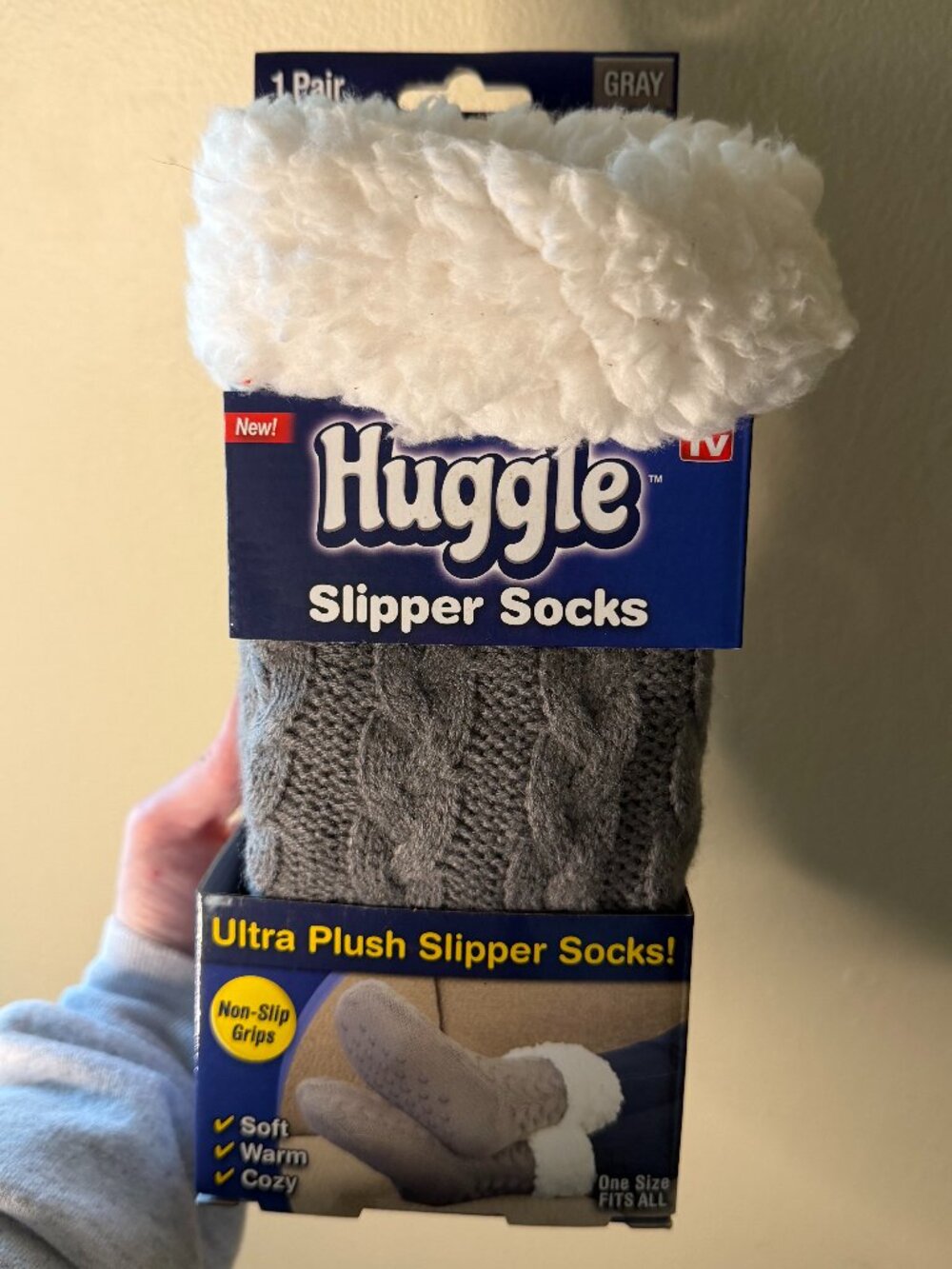 NWT HUGGLE ONTEL Slipper Socks Ultra Plush Gray Fleece Non-Slip One Size